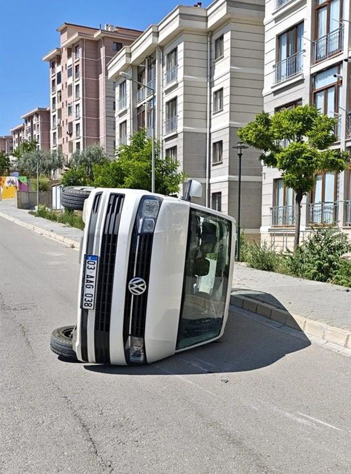 İki kamyonet çarpıştı: 6 yaralı