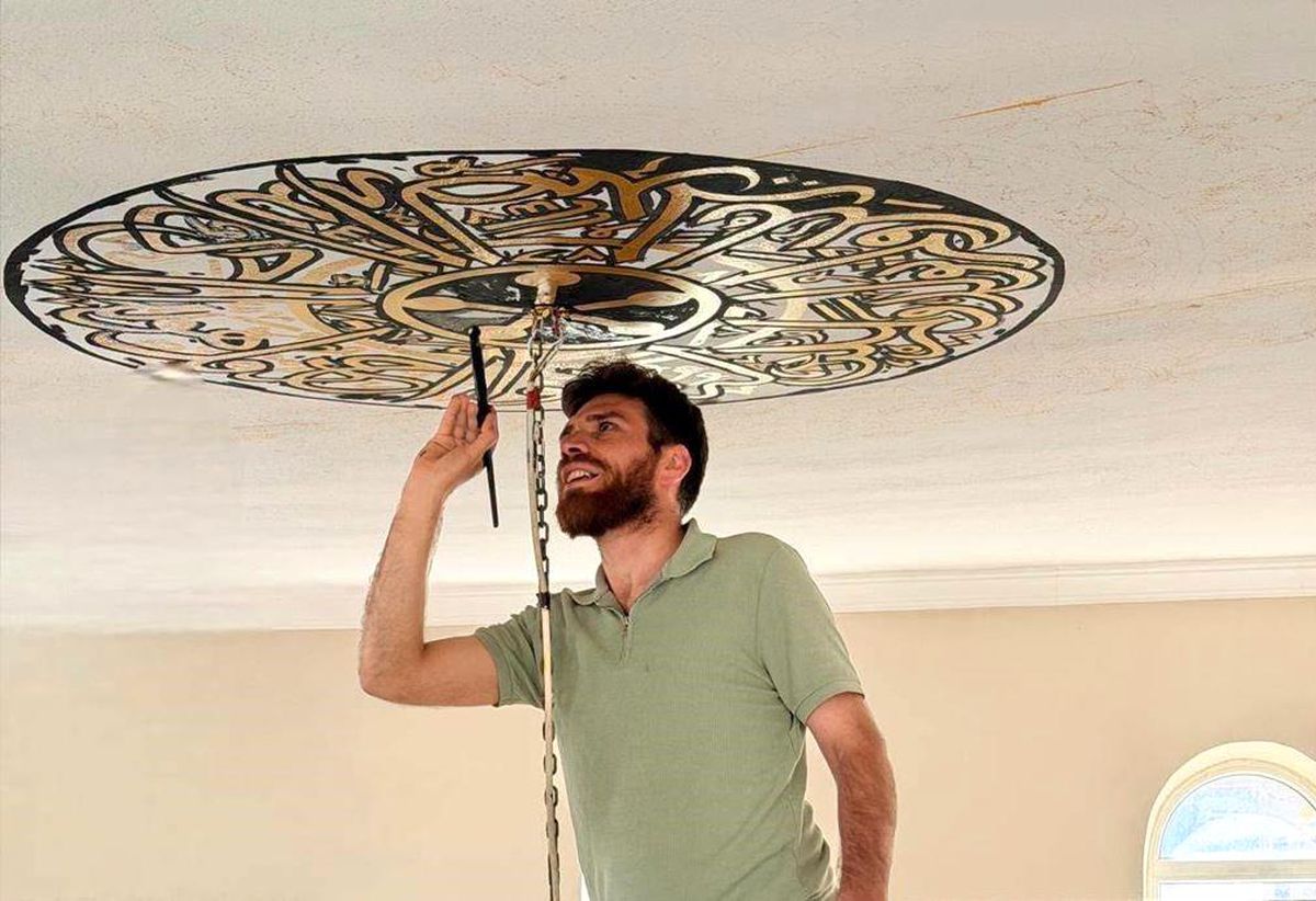 İmamın sanat sevgisi camiye yansıdı
