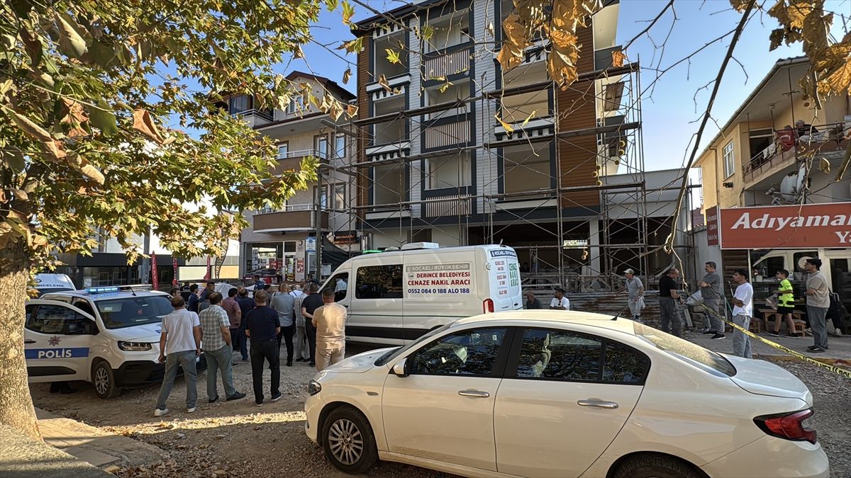 Kocaeli'de inşaat iskelesinden düşen işçi hayatını kaybetti