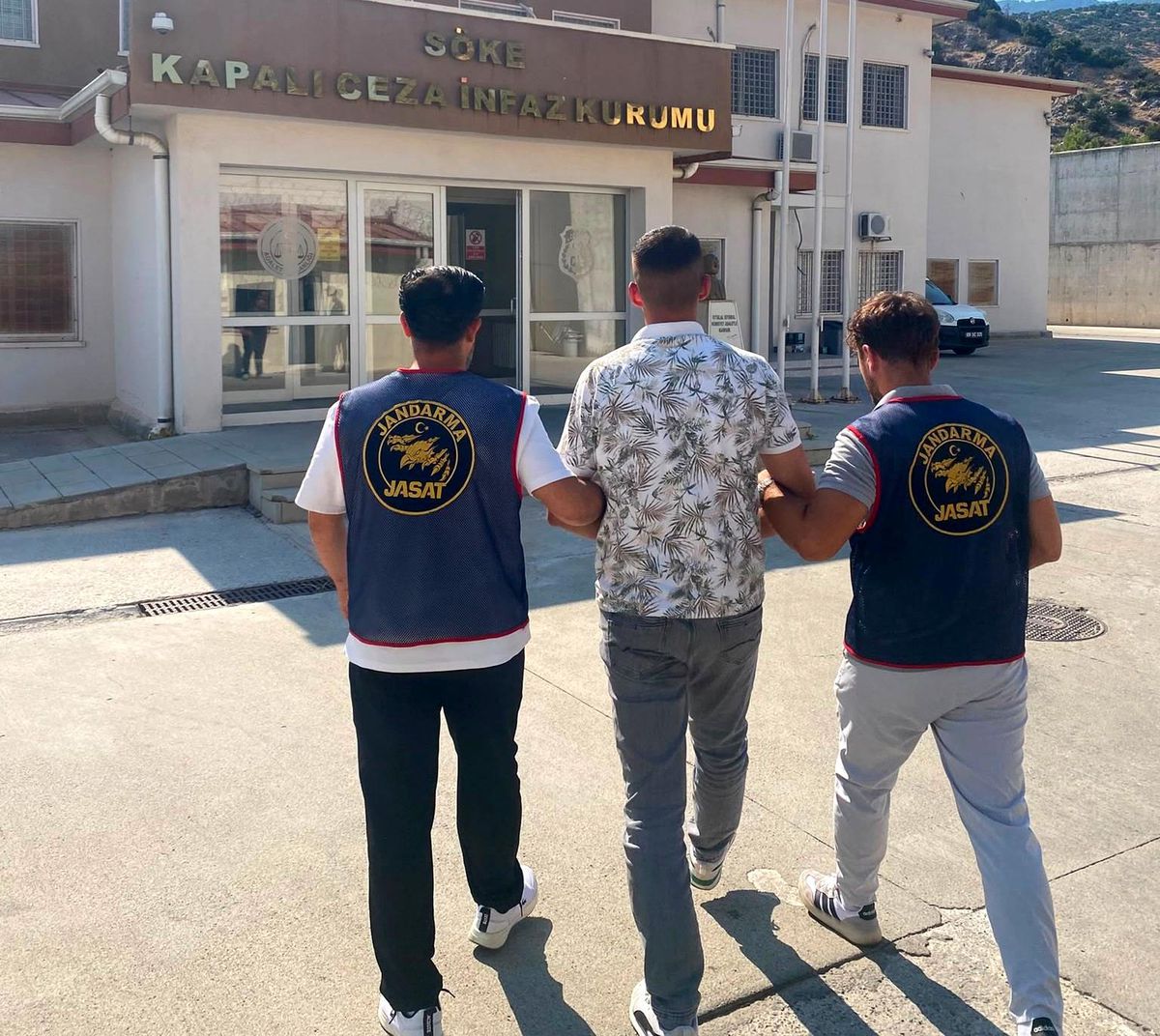 Kuşadası'nda yakalanan firari hükümlü haber görseli