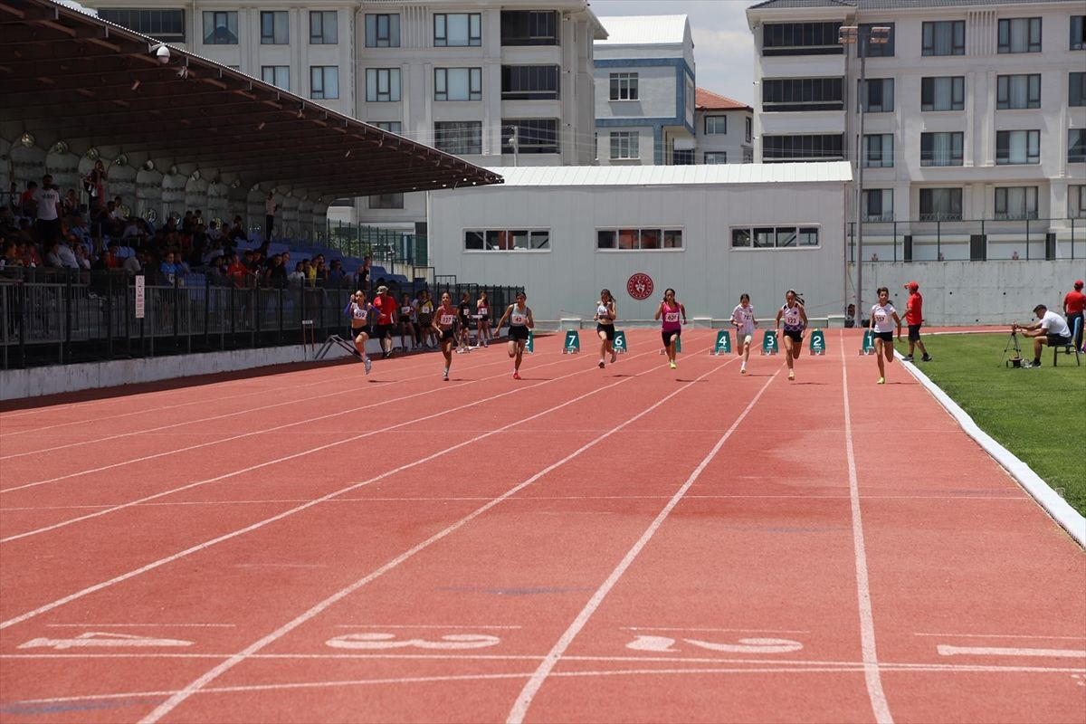Kütahya'da Naili Moran 14 ve 16 Yaş Grupları Atletizm Yarışmaları tamamlandı
