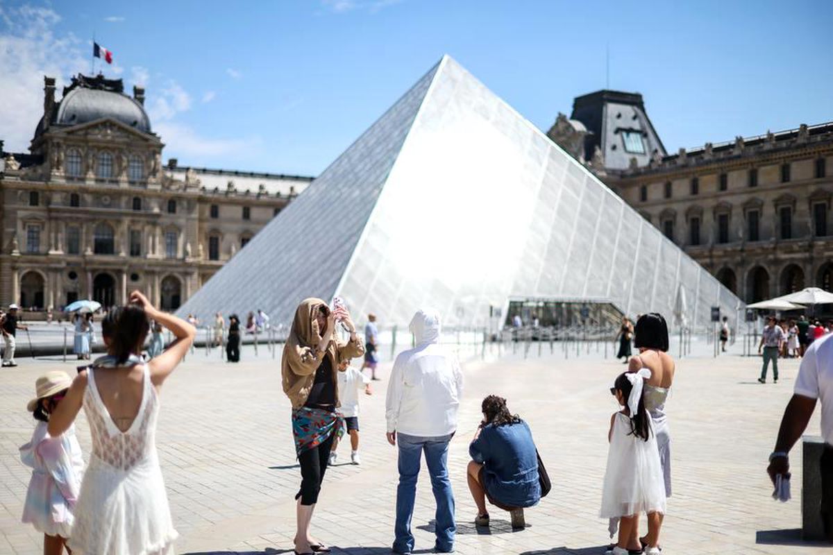 Louvre Müzesi Apollo Galerisi iç mekanı