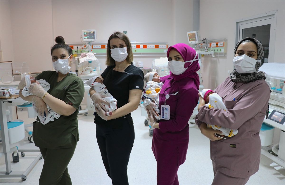 Van'da dördüz prematüre bebekler 34 gün sonra sağlıkla taburcu edildi