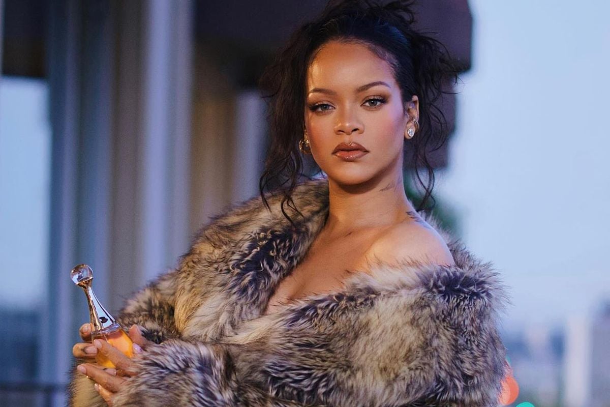 Rihanna, Türkiye'den o havalimanını takip etmeye başladı