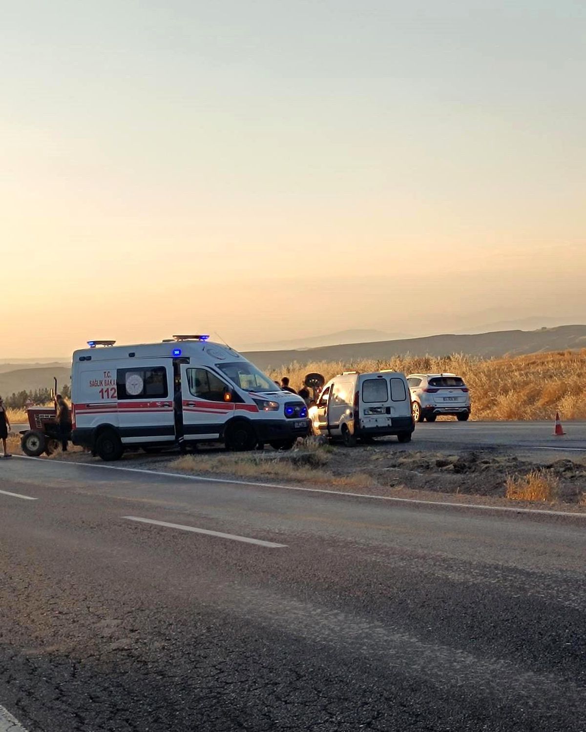 Siirt'te otomobil ile traktör çarpıştı: 2 yaralı