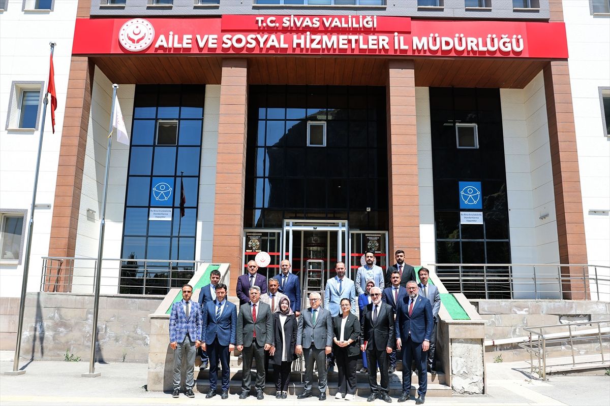 Sivas Valisi Şimşek'ten Aile ve Sosyal Hizmetler İl Müdürlüğüne ziyaret