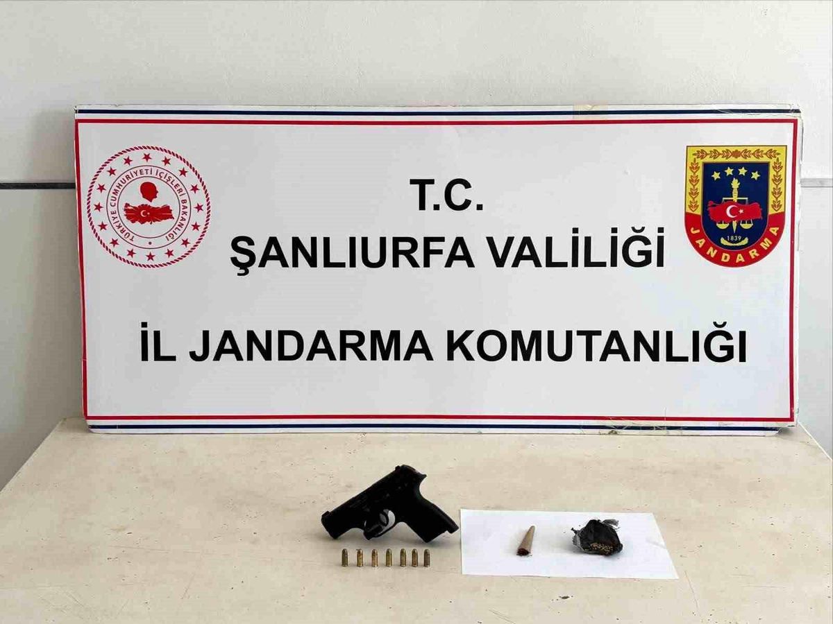 Şüpheli şahısların üzerindn uyuşturucu ve silah çıktı