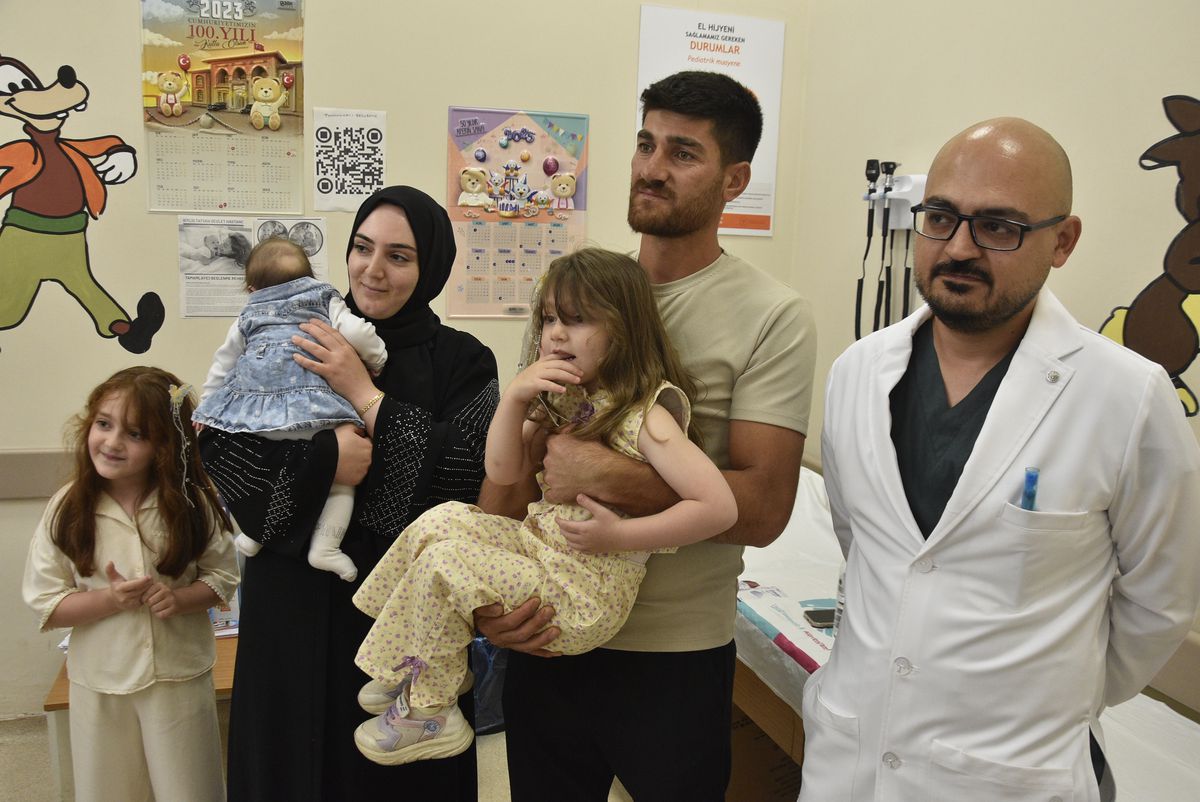 Tatvan'da yemek borusuna pil saplanan 3 yaşındaki çocuk ameliyatla kurtarıldı.