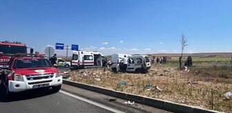 Tekirdağ'da kamyonla hafif ticari aracın çarpıştığı kazada 2 kişi öldü, 3 kişi yaralandı