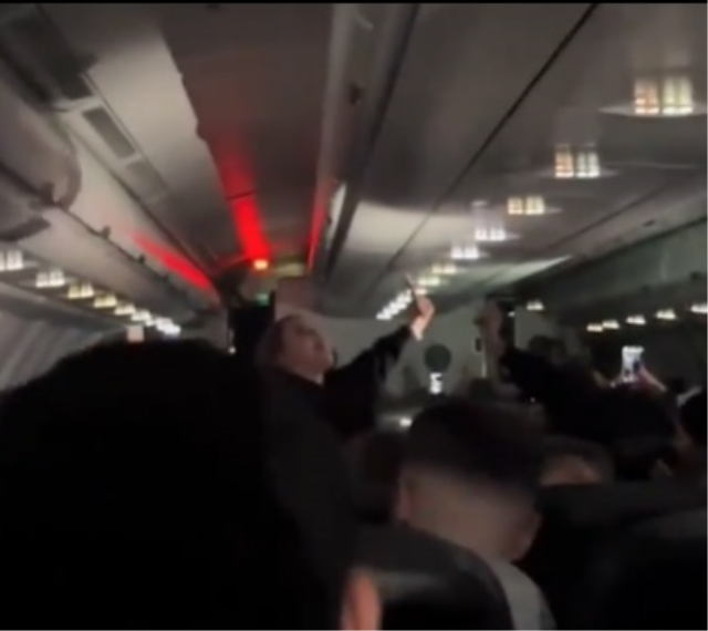 Pilotun şakası Arjantinli taraftarları coşturdu! Şampiyon olduklarını sandılar 5 ucakta dunya kupasi sakasi 10 4c14616885 7638 3 m