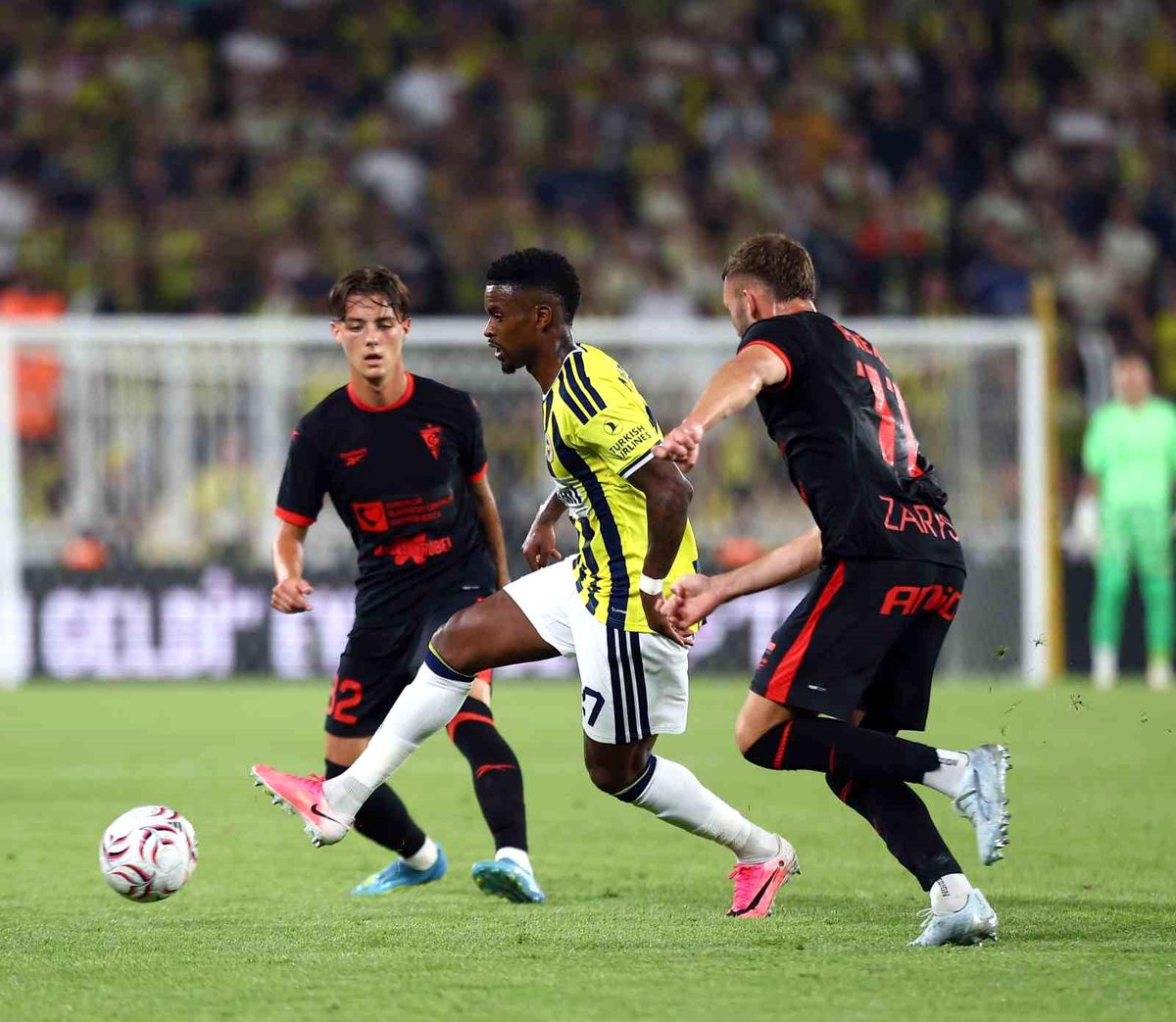 UEFA Şampiyonlar Ligi: Fenerbahçe: 1 Gornik Zabrze: 0 (İlk yarı)