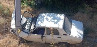 Uşak'ta şarampole düşen otomobildeki 4 kişi yaralandı