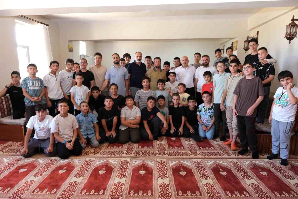 Yaz Kur'an kursu öğrencilerine dijital farkındalık eğitimi
