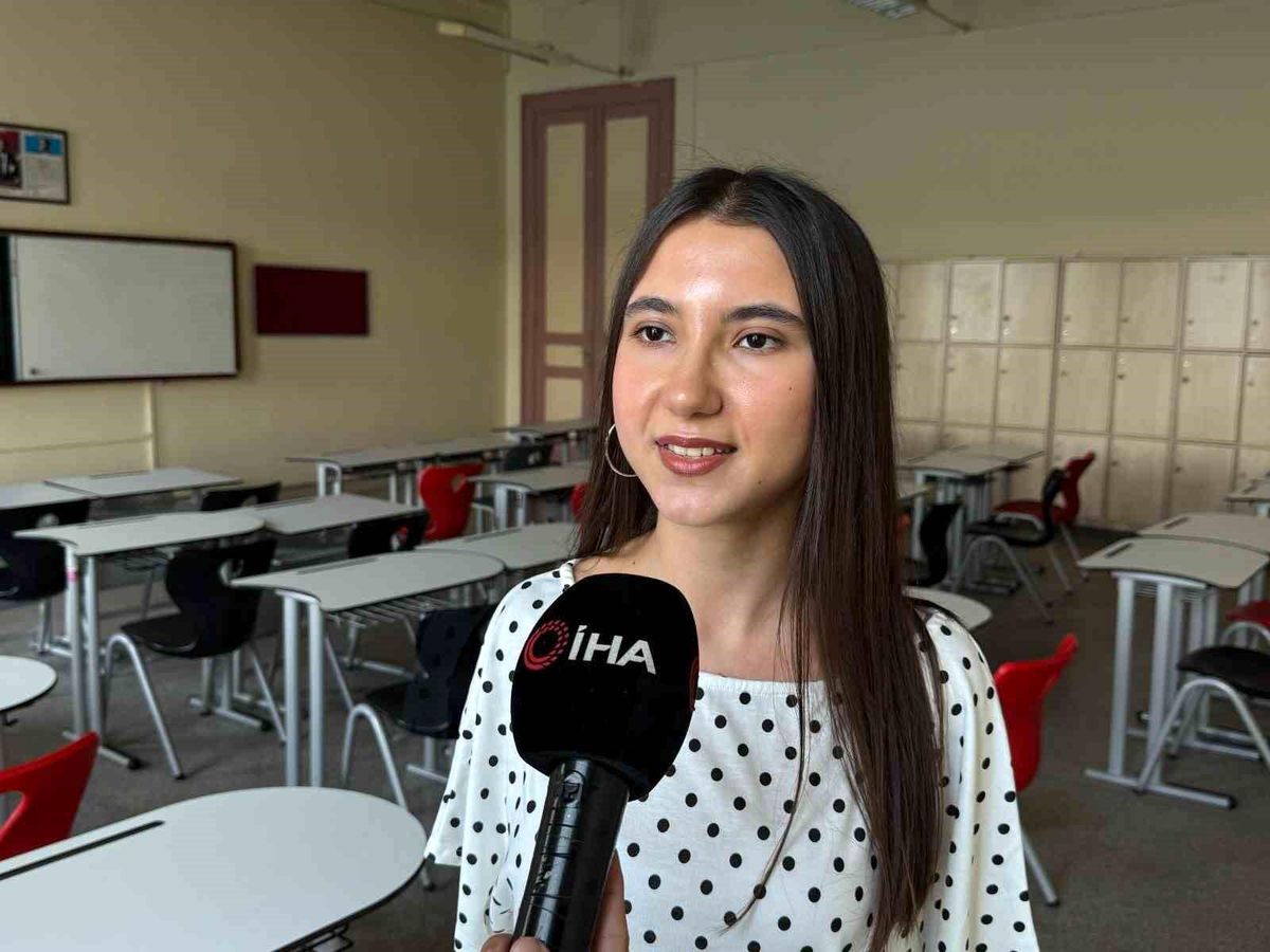 Kabataş Erkek Lisesi'nden YKS'de tarihi başarı: Tuğsem Bahar tam puanla Türkiye birincisi oldu