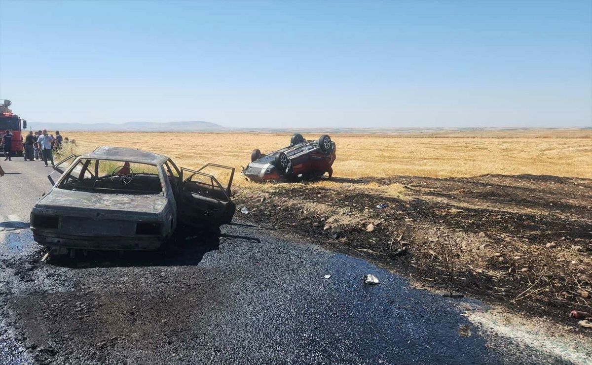 Afyonkarahisar'da iki otomobilin çarpıştığı kazada 1 kişi öldü, 2 kişi yaralandı