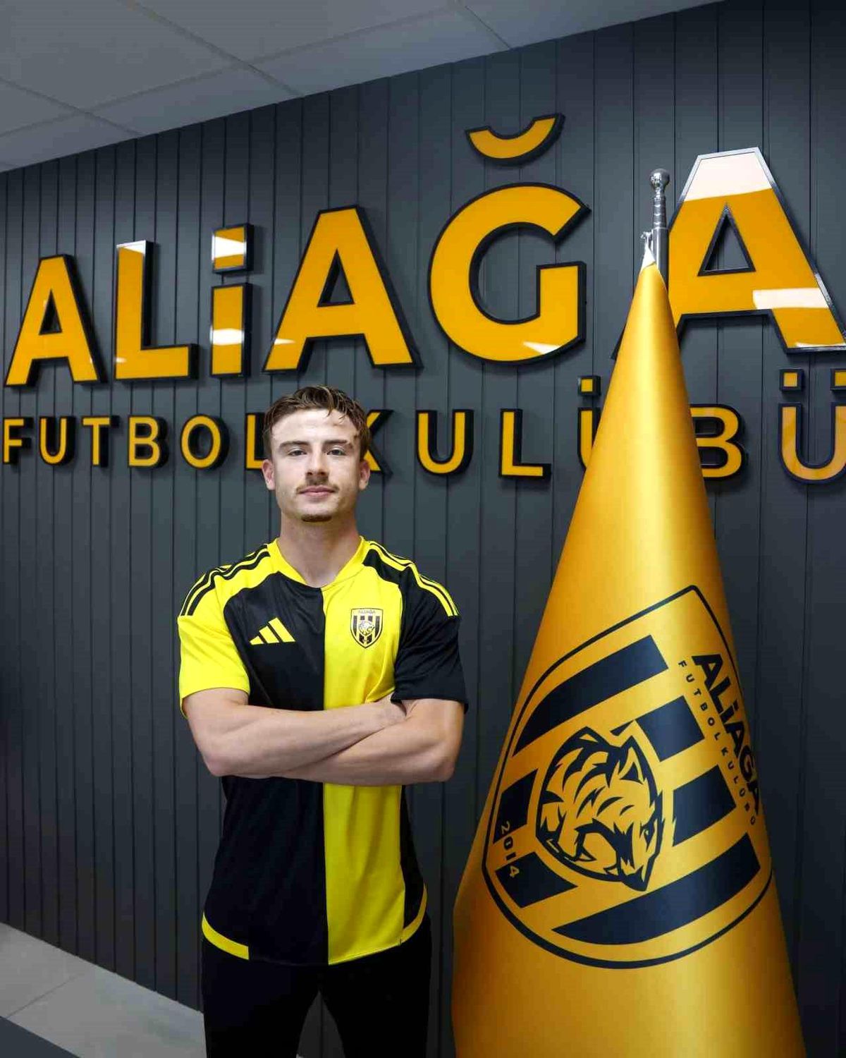 Aliağa FK'da bir imza, bir veda