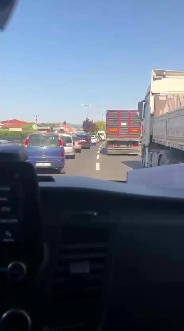 ambulansa yol vermek icin fermuar sistemini 2 20076049 o