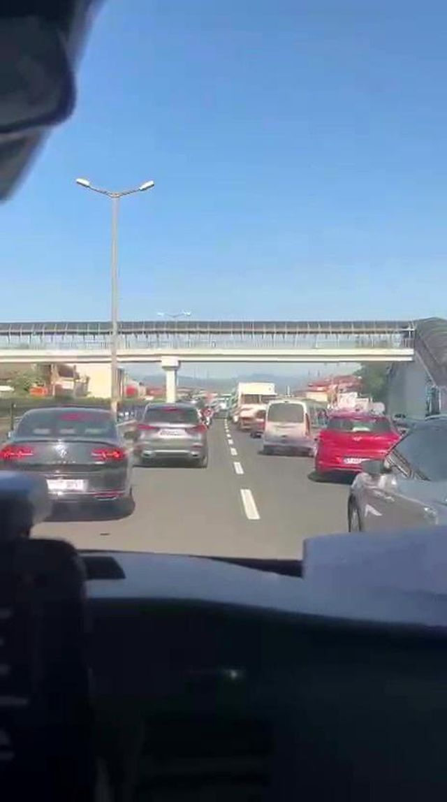 ambulansa yol vermek icin fermuar sistemini 20076049 o