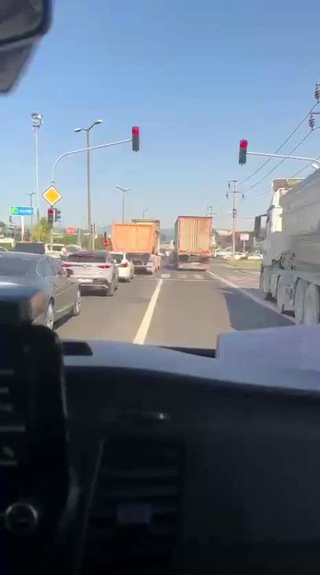 ambulansa yol vermek icin fermuar sistemini 3 20076049 o