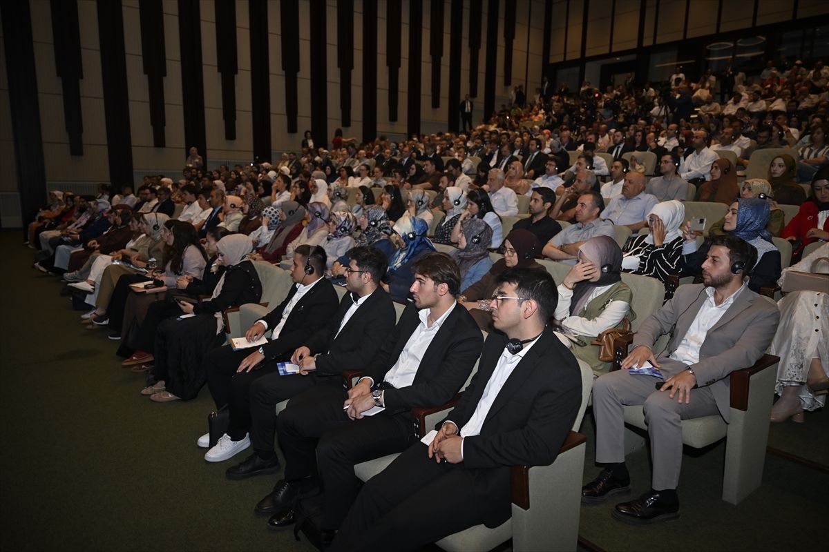 Ankara'da 'Batı Sonrası Dünya Düzeni' söyleşisi