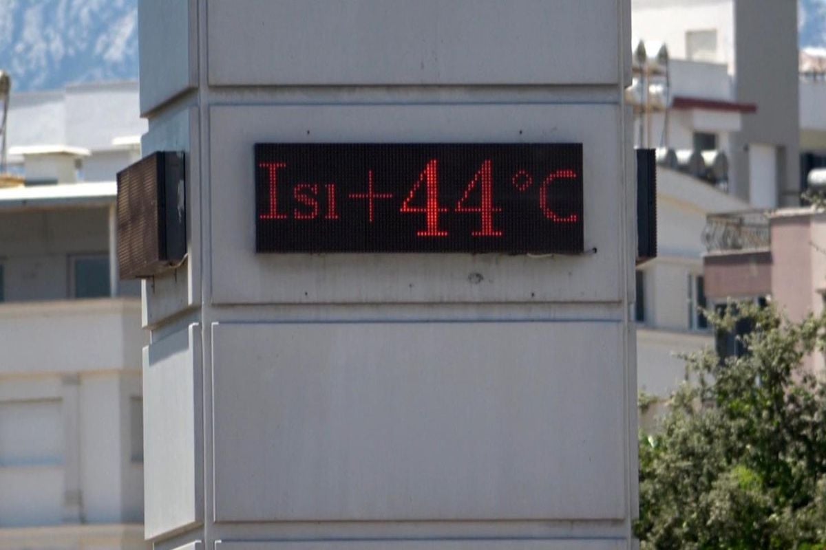 Turizm cennetinde cehennem sıcağı: Termometreler 44 dereceyi gördü