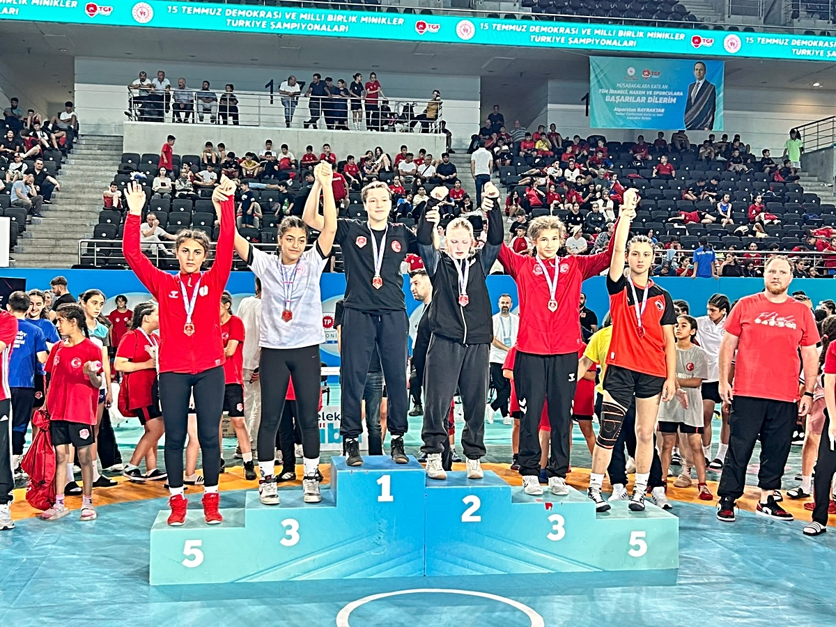 Bakan Bak: Bu gençlerin içinden Avrupa, dünya ve olimpiyat şampiyonları çıkacak