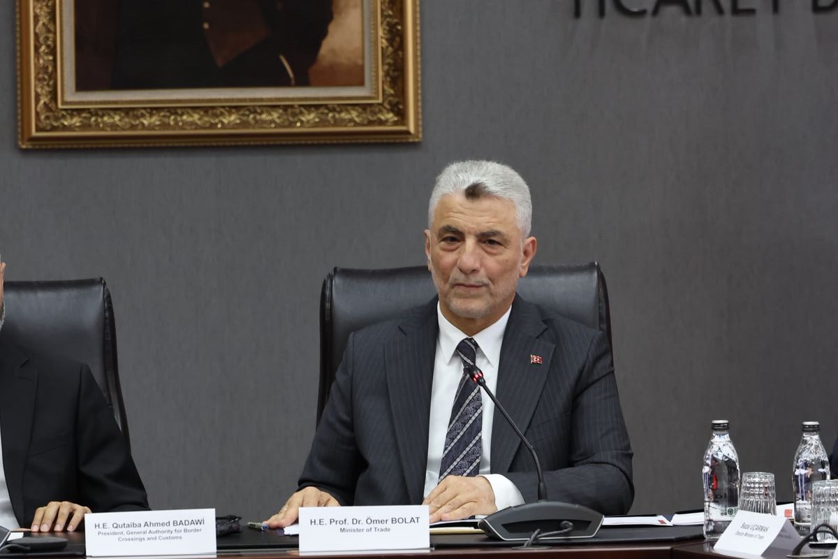 Ticaret Bakanı Ömer Bolat açıklama yaparken
