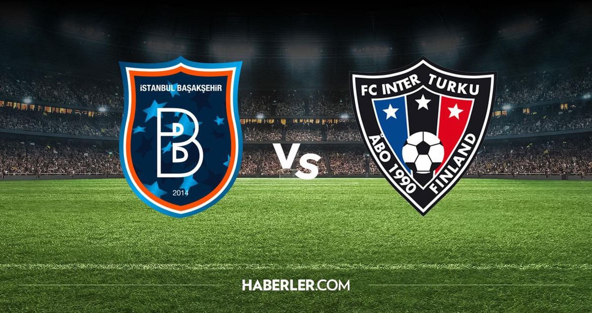 Başakşehir FK futbol takımı oyuncuları sahada mücadele ederken