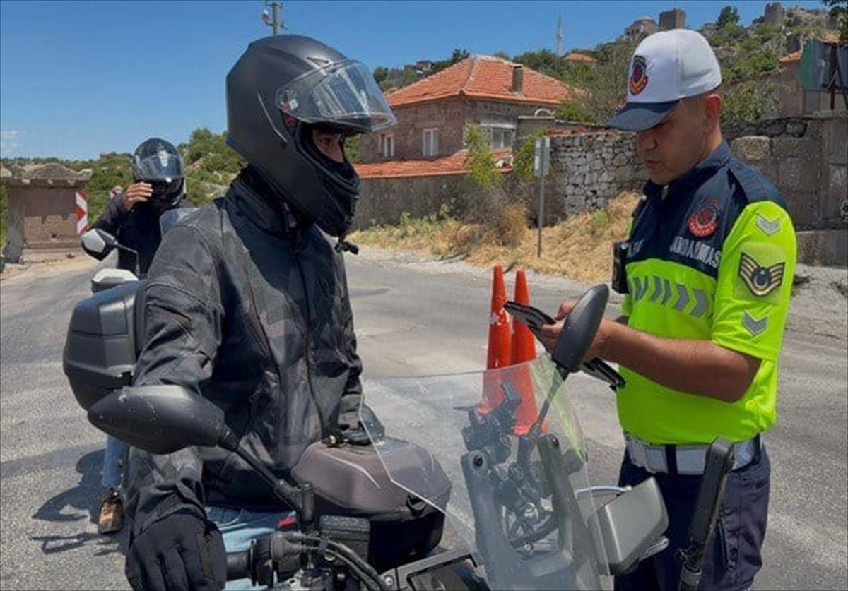 Çanakkale'de motosiklet ve motorlu bisiklet sürücüleri denetlendi