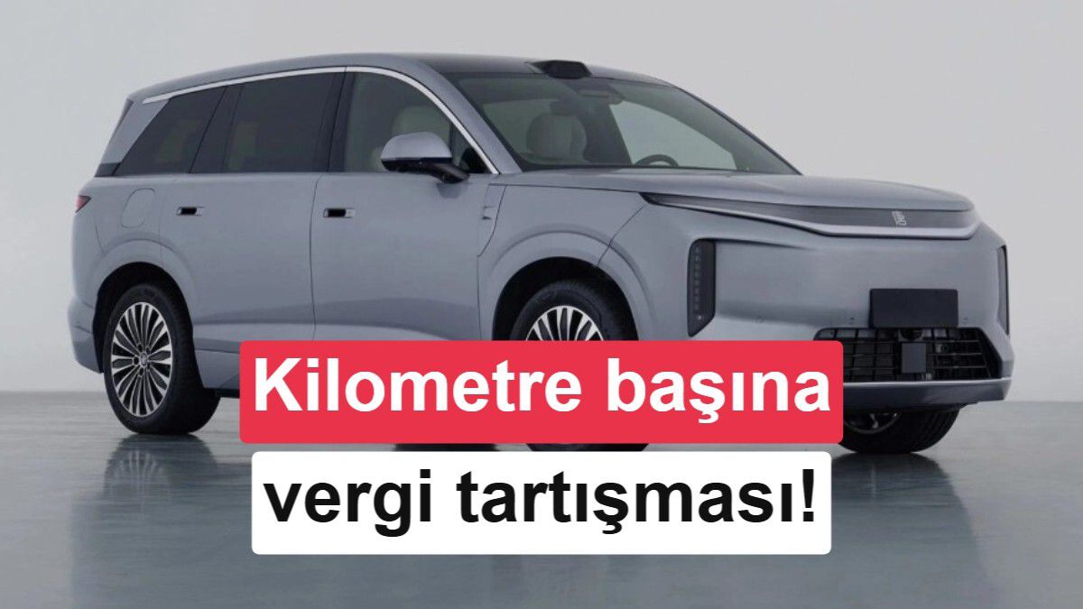 Çin'de trafikte seyreden elektrikli otomobiller ve yol yapım çalışması görüntüsü.