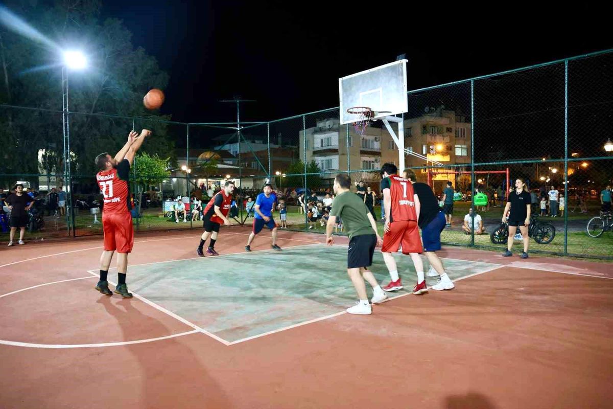 Aydın Çine'de 3x3 Sokak Basketbol Turnuvası'ndan bir görünüm.