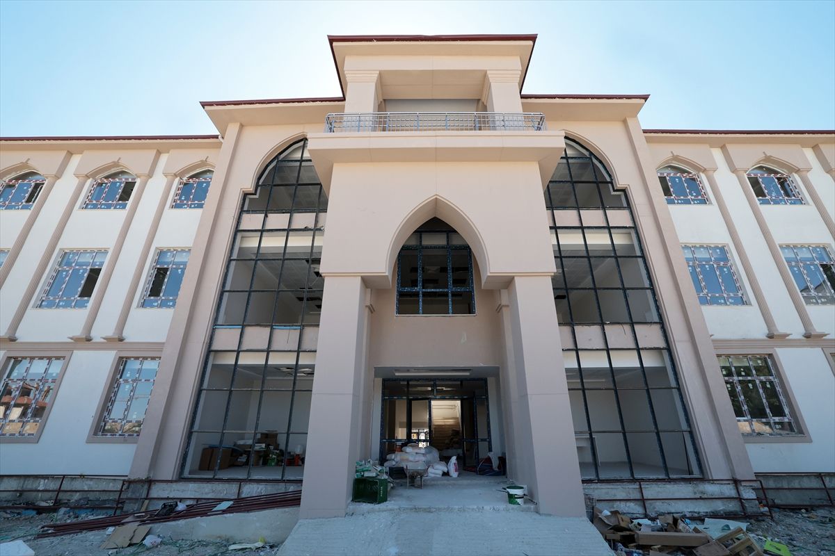 Darende Öğretmenevi inşaatında sona yaklaşıldı
