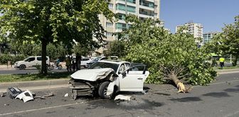Diyarbakır'da devrilen otomobildeki 2 kişi yaralandı