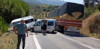 İzmir'de minibüs ile hafif ticari aracın çarpıştığı kazada 12 kişi yaralandı