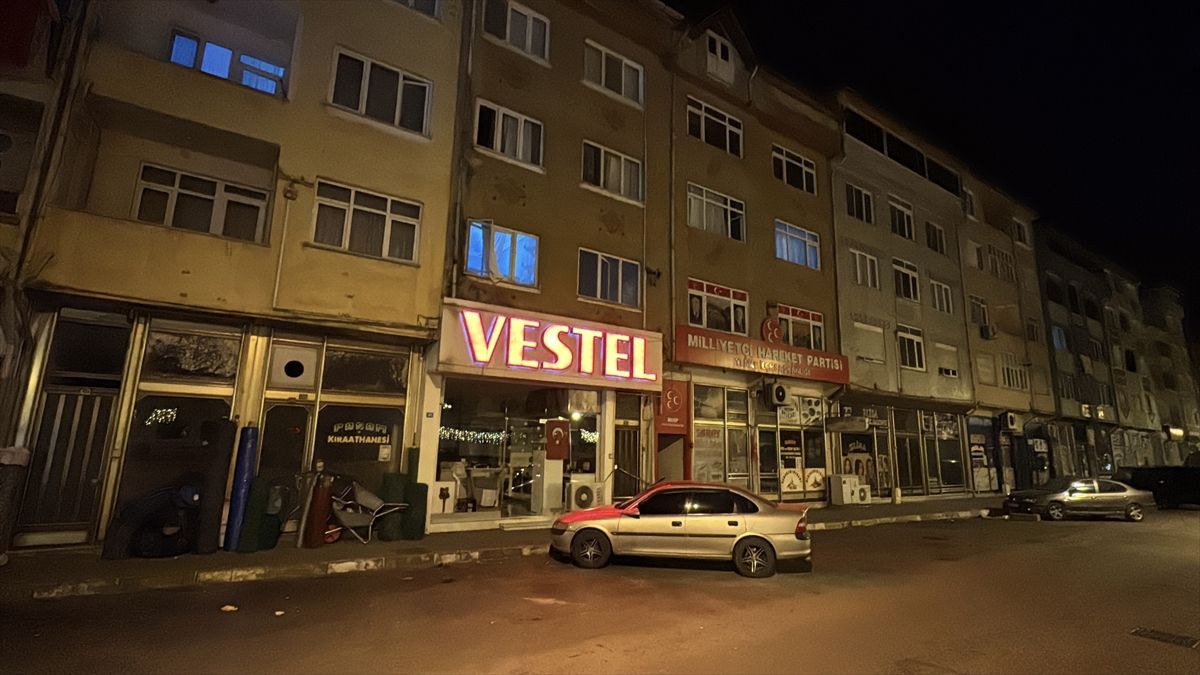 Karabük'te cinayet zanlısı jandarma ekipleri tarafından gözaltına alınıyor.