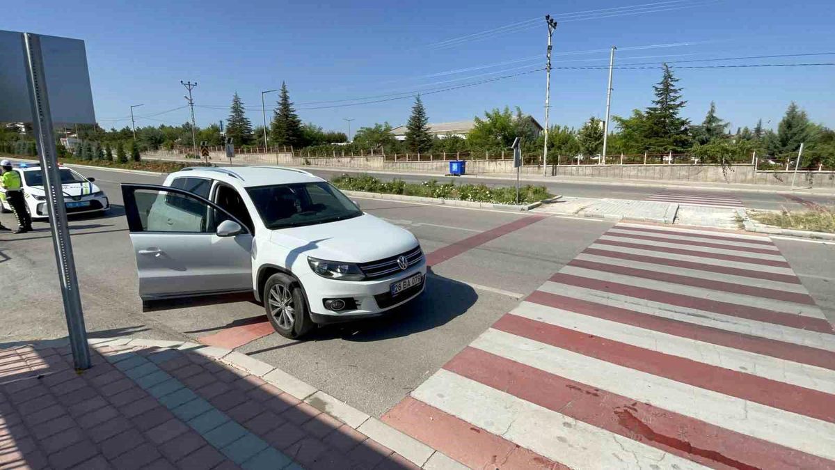 Karaman'da yaya geçidinde SUV çarpması: 17 yaşındaki kız yaralandı