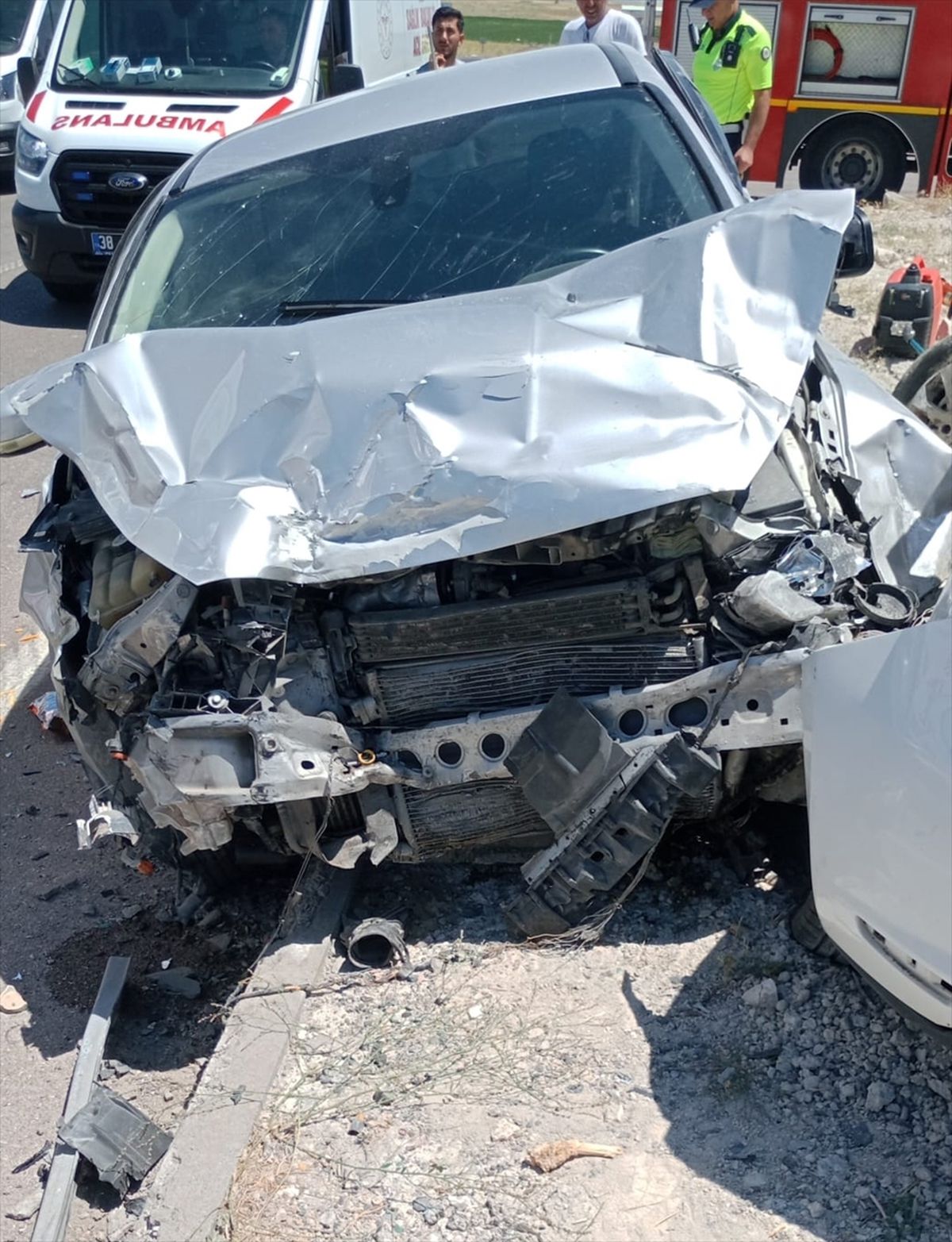 Kayseri'de 2 otomobilin çarpışması sonucu 2 kişi öldü, 9 kişi yaralandı