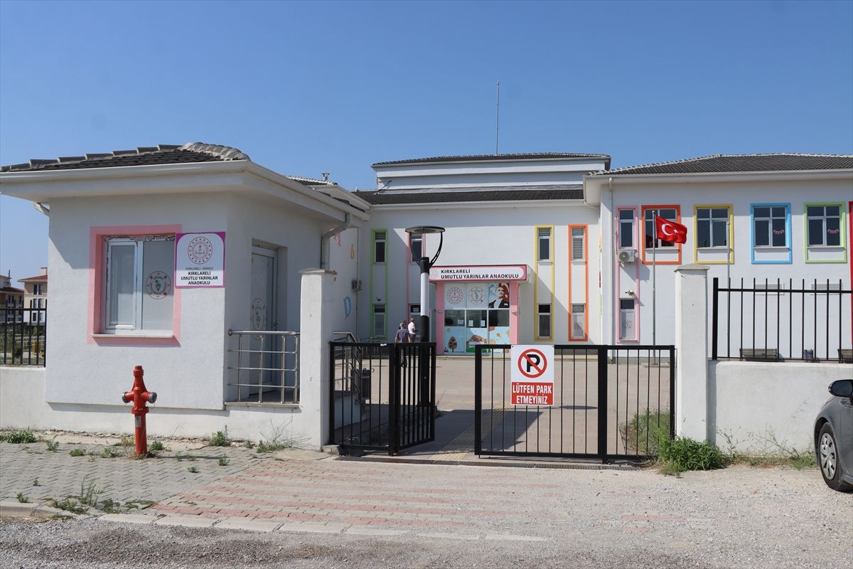 Kırklareli'nde yükümlüler anaokulunu boyadı