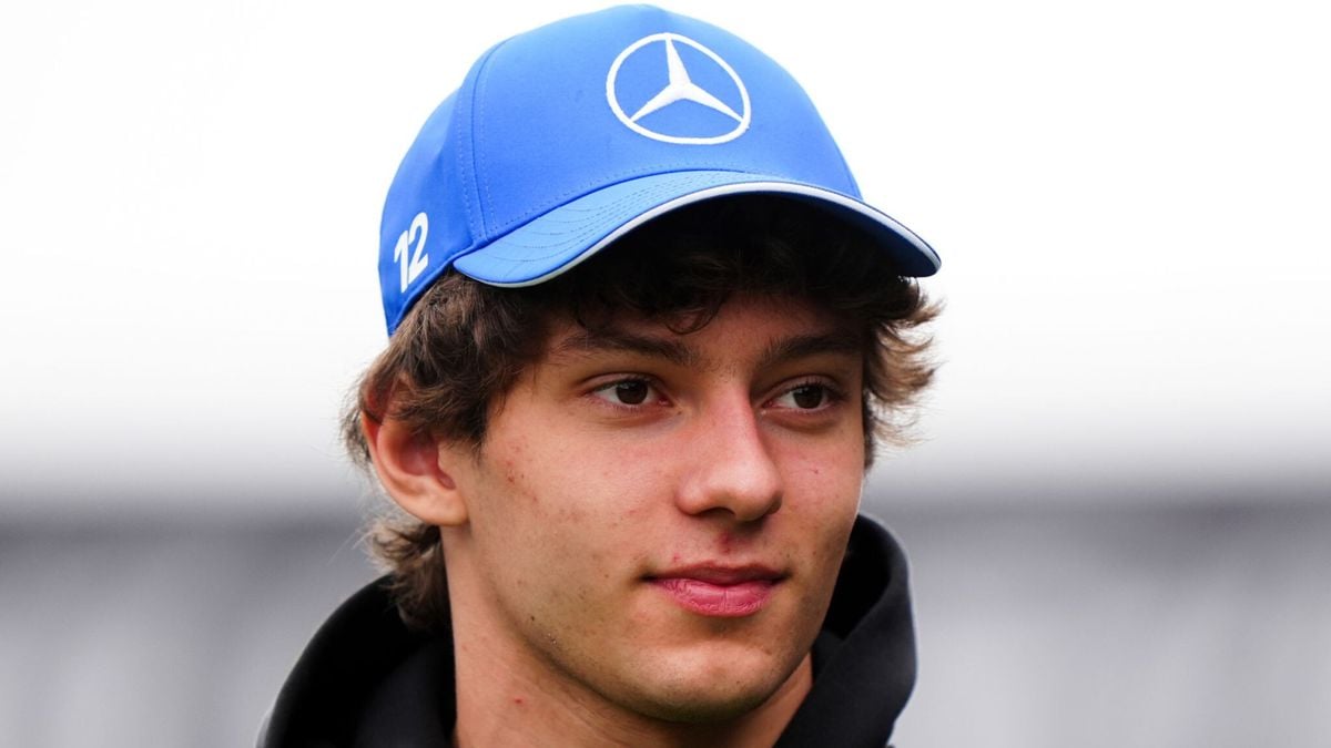 Kimi Antonelli ve Frederik Vesti'nin Formula 1 araçları.