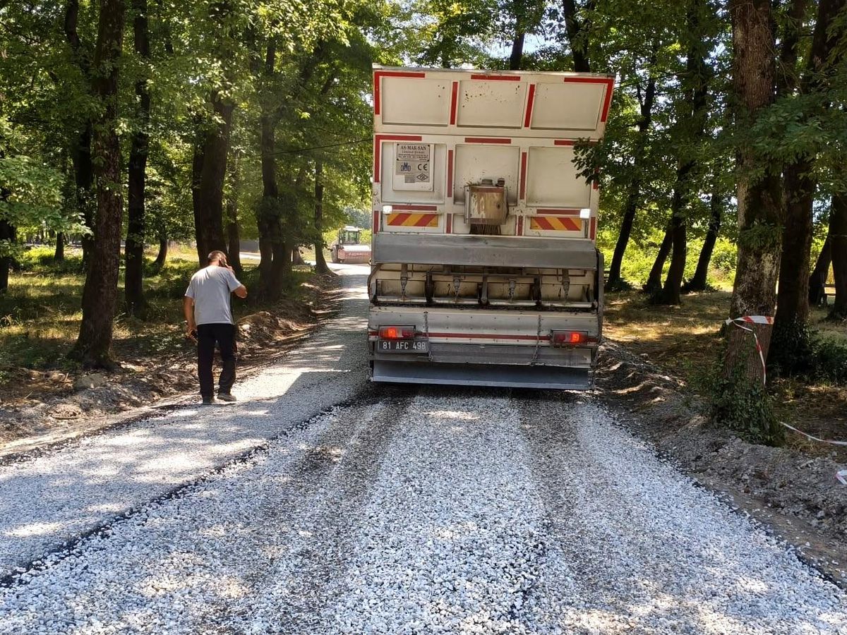 Düzce Muncurlu köy yolu sathi kaplama çalışması sonrası görünümü