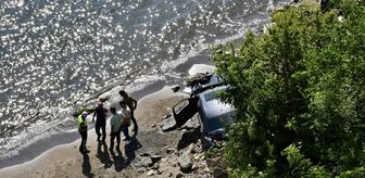 Ordu'da 30 metre yükseklikten deniz kenarına devrilen otomobilin sürücüsü yaralandı