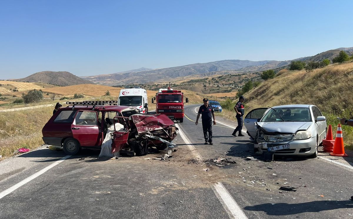 Felahiye'de iki otomobil çarpıştı: 1 ölü, 6 yaralı
