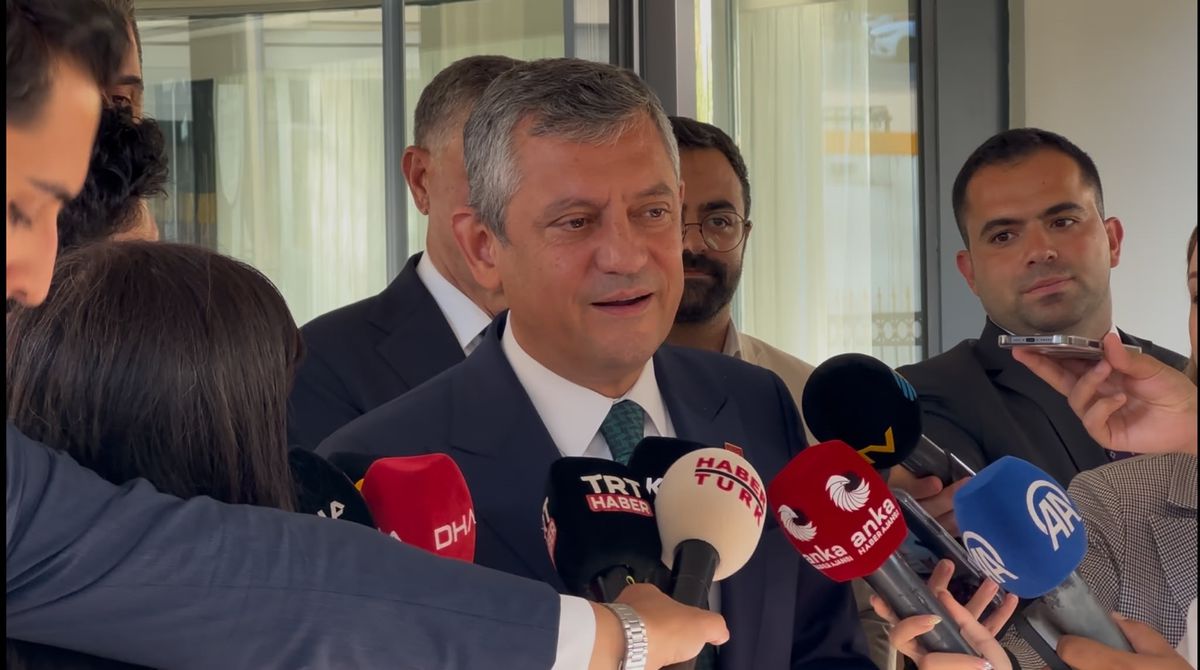Özgür Özel, yeni parti hazırlıkları hakkında açıklama yapıyor.