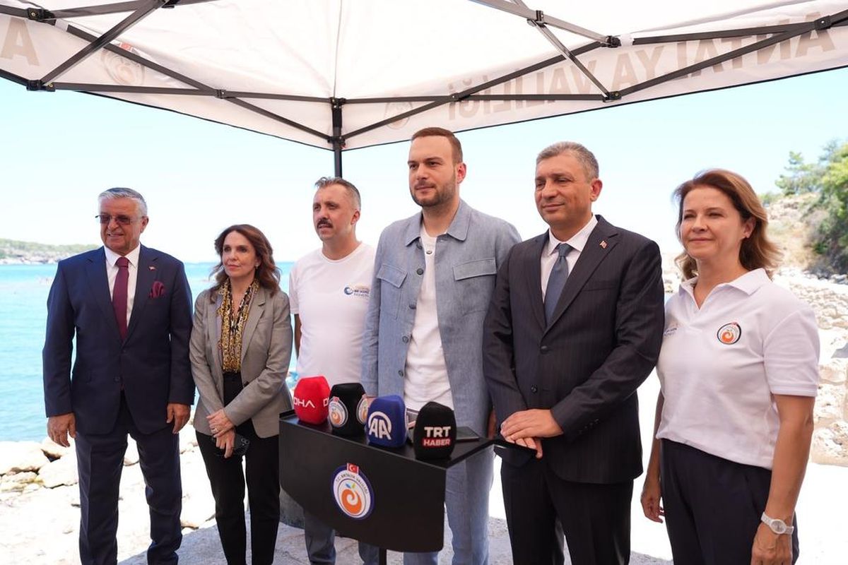 Antalya'da deniz ekosistemlerinin korunması ve plastik kirliliğine karşı farkındalık oluşturmak amacıyla düzenlenen 'Geleceğe İz Bırak – Plastiksiz Temmuz Buluşması' etkinliğinden genel bir görünüm.