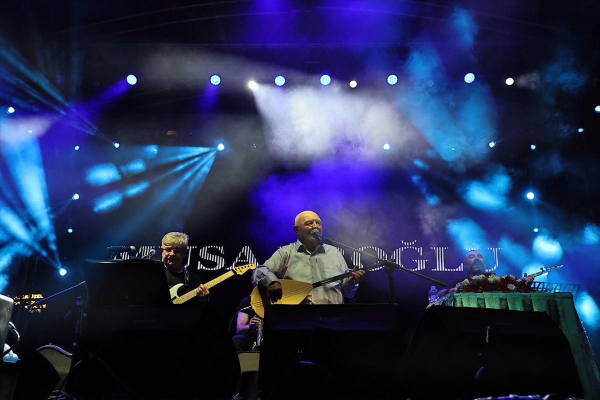 Sanatçı Musa Eroğlu Çorum'da konser verdi