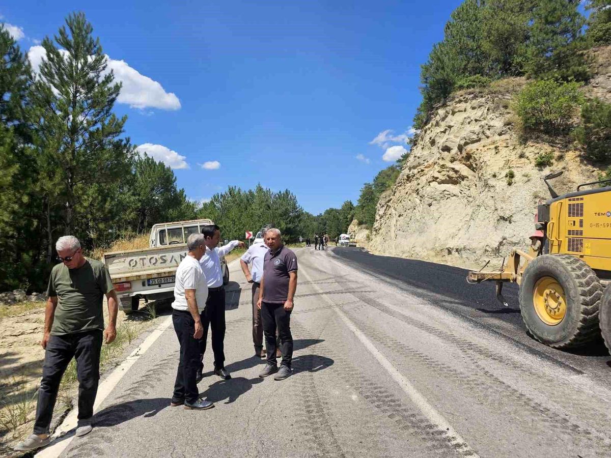 Şaphane Kaymakamı Boztaş asfalt çalışmalarını inceledi
