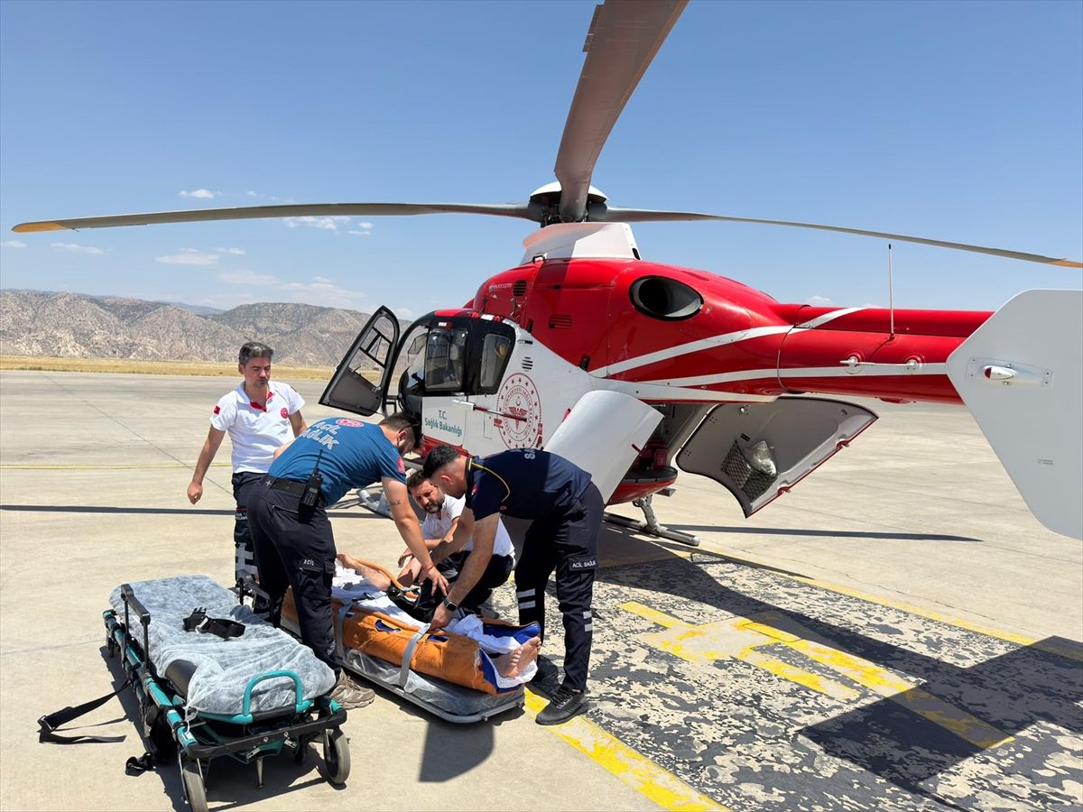 Şırnak'ta bir hasta ambulans helikopterle Şanlıurfa'ya sevk edildi