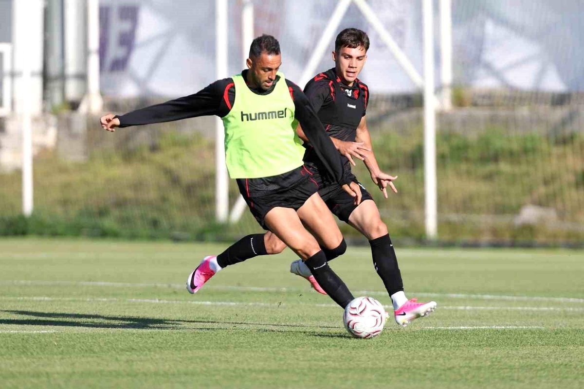 Sivasspor'da 2. etap kampı başladı