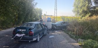 Uşak'ta iki otomobilin çarpıştığı kazada 4 kişi yaralandı