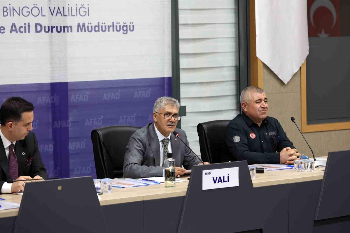 Vali Çelik: 'Ruhsatsız ve ruhsata aykırı hiçbir yapıya müsaade etmemeliyiz'